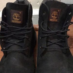 Barely worn black Timberlands